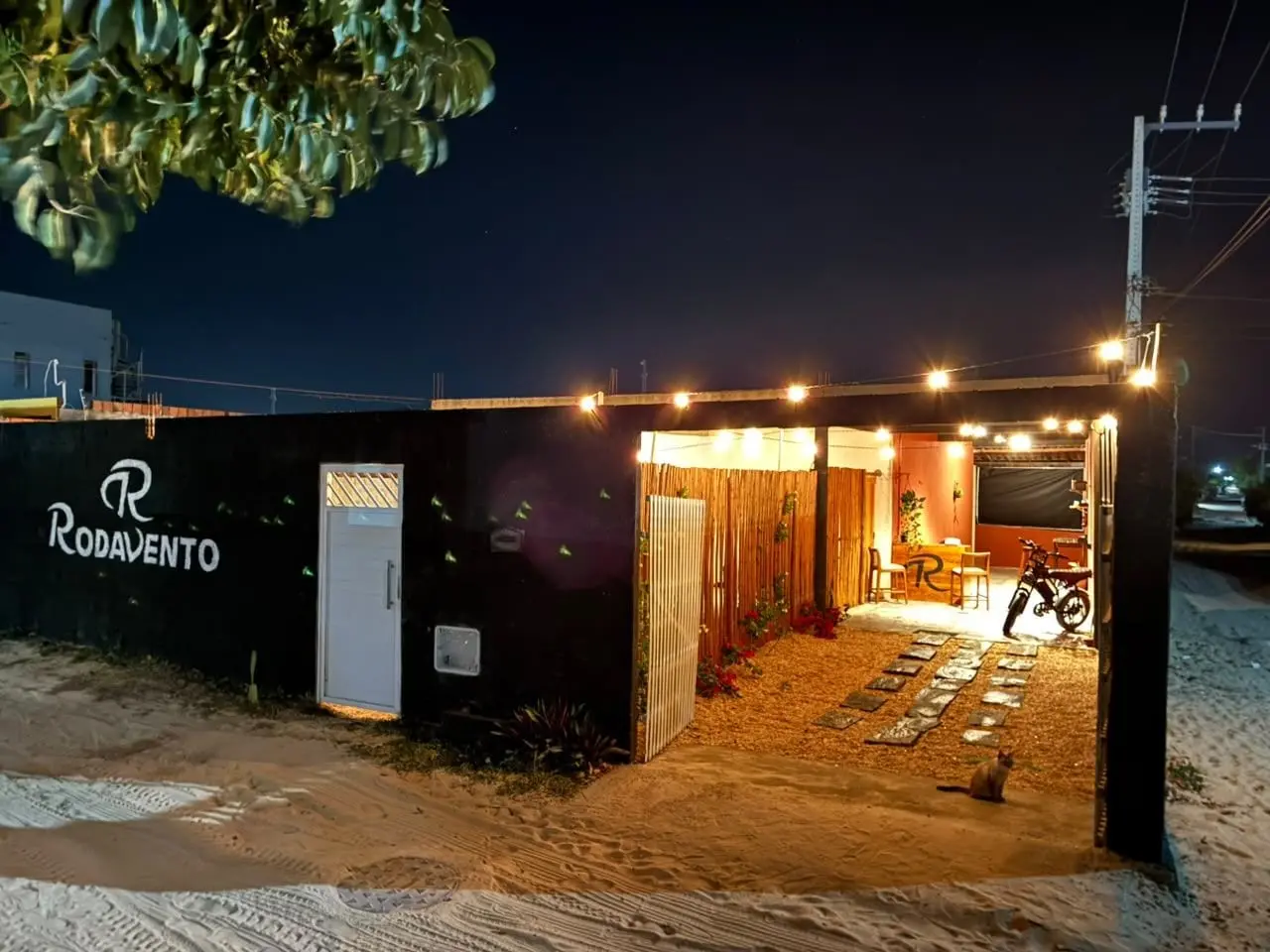 Rodavento store front at night