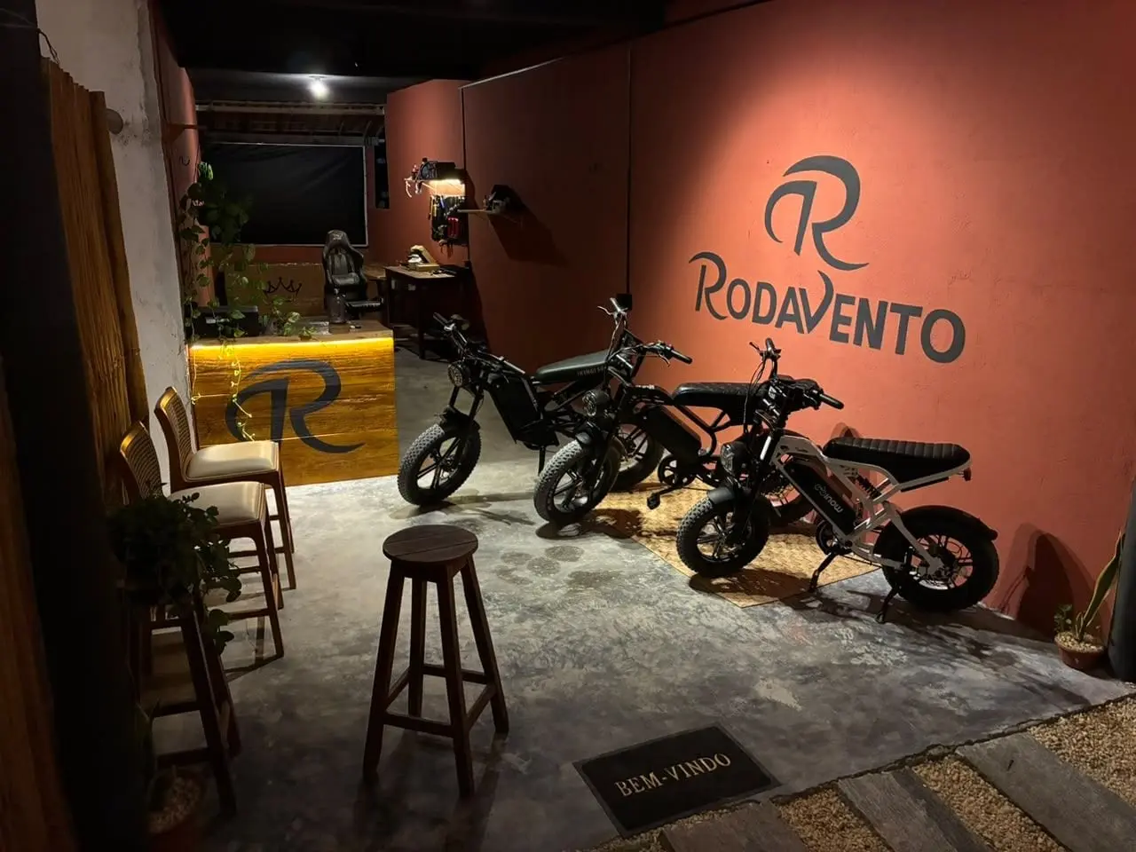 Rodavento showroom at night with electric bikes on display